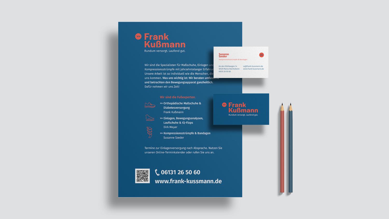 Corporate Design mit Visitenkarte und Plakat.